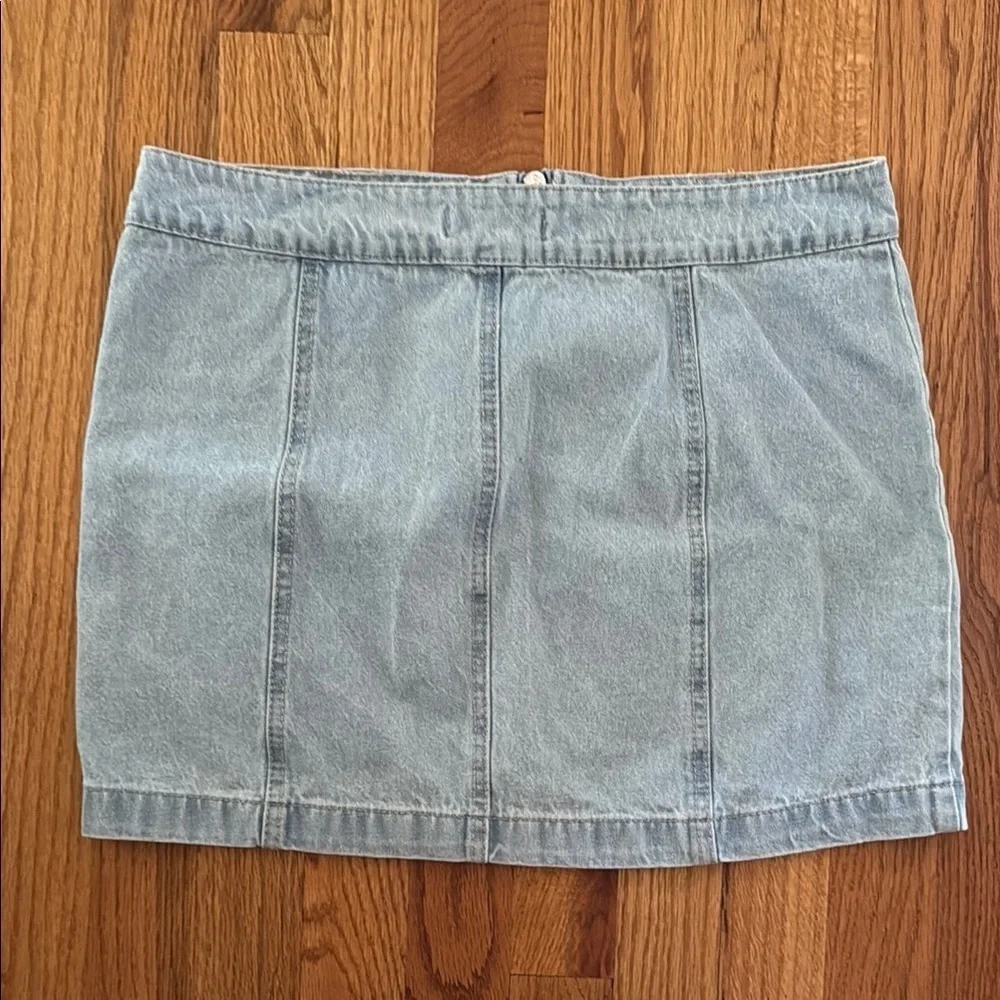 Forever 21 Light Denim Mini Skirt with Front Zipper Ring Pull Women's 28 6